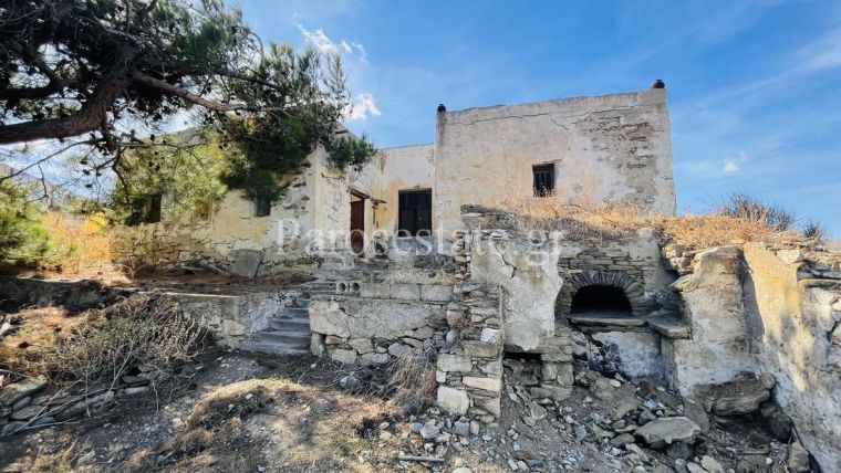 Old farmhouse near Piso Livadi